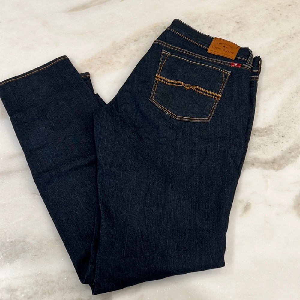 Dark Lucky Brand skinny jeans. Size 8. Worn once. No holes/tears/distressing.
